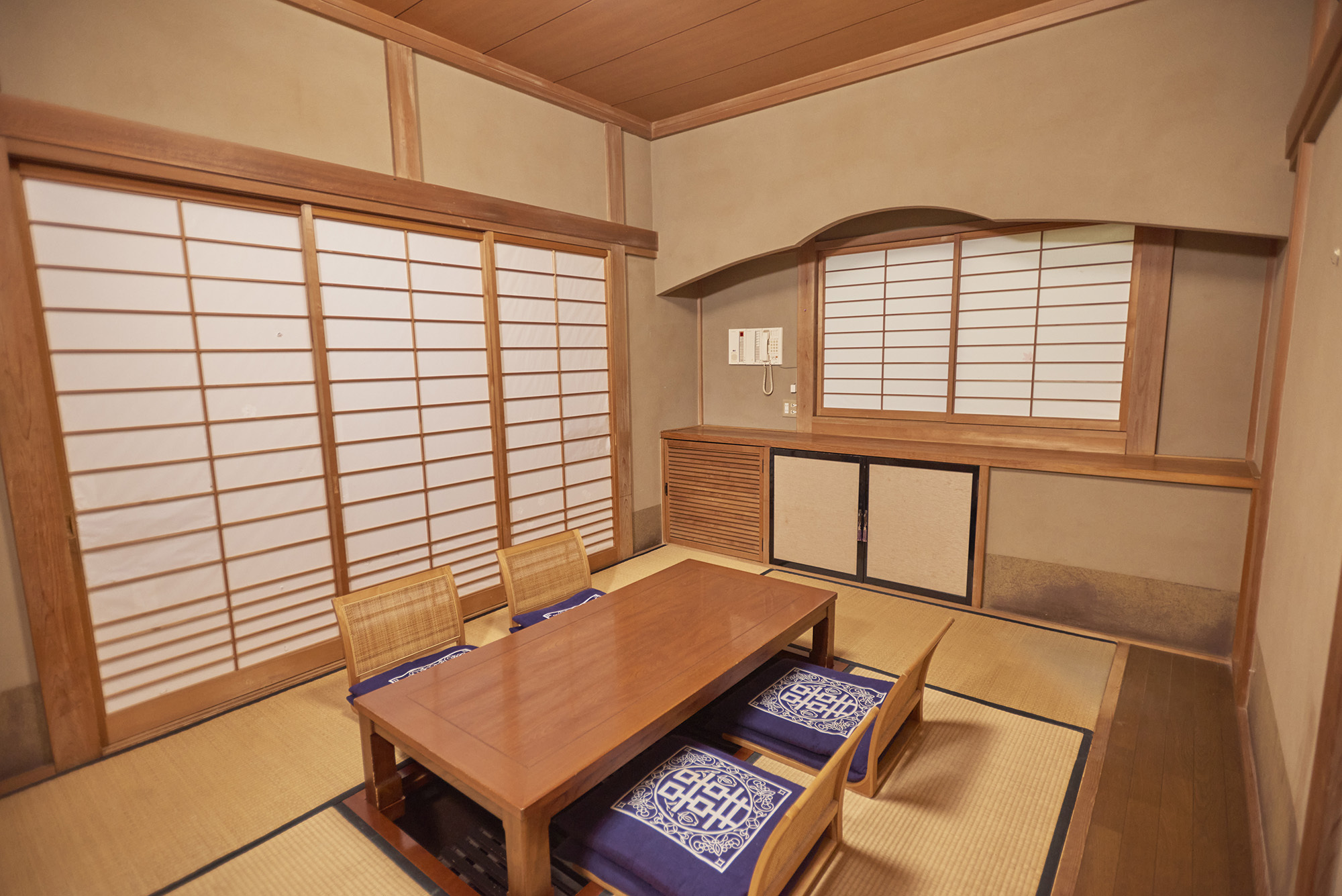 0385e0ecbaef728890f8f3976ff8442